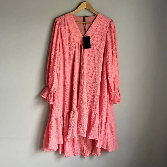 NEW ASOS Y.A.S BubbaTextured Mini Smock Dress with V-Neck and Long Back in Pink - Picture 1 of 12